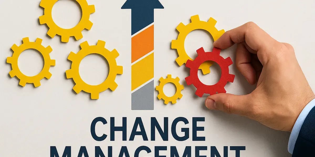 Symbolische Darstellung von Change Management mit bunten Zahnrädern, einem Wachstumspfeil und einer Hand, die aktiv in den Veränderungsprozess eingreift.